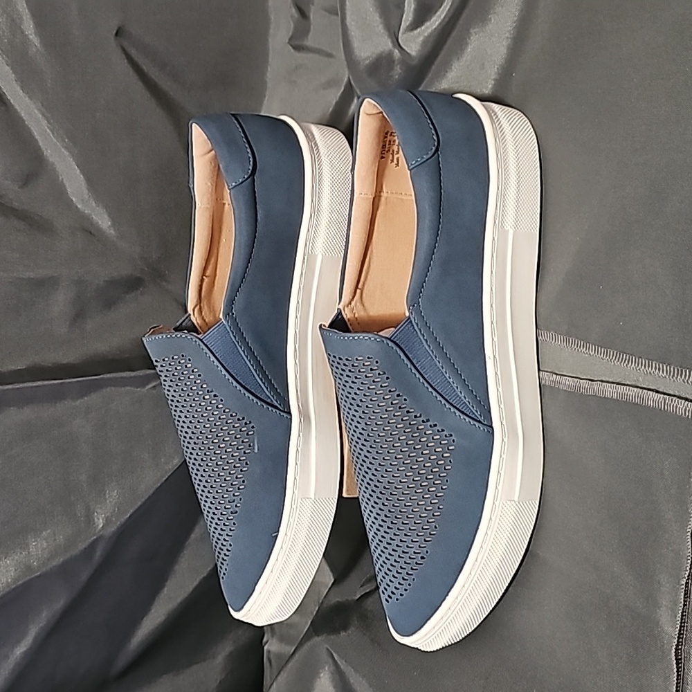 NWOB Women's 9.5 Slip on Shoes Slate Blue Color - Picture 3 of 5